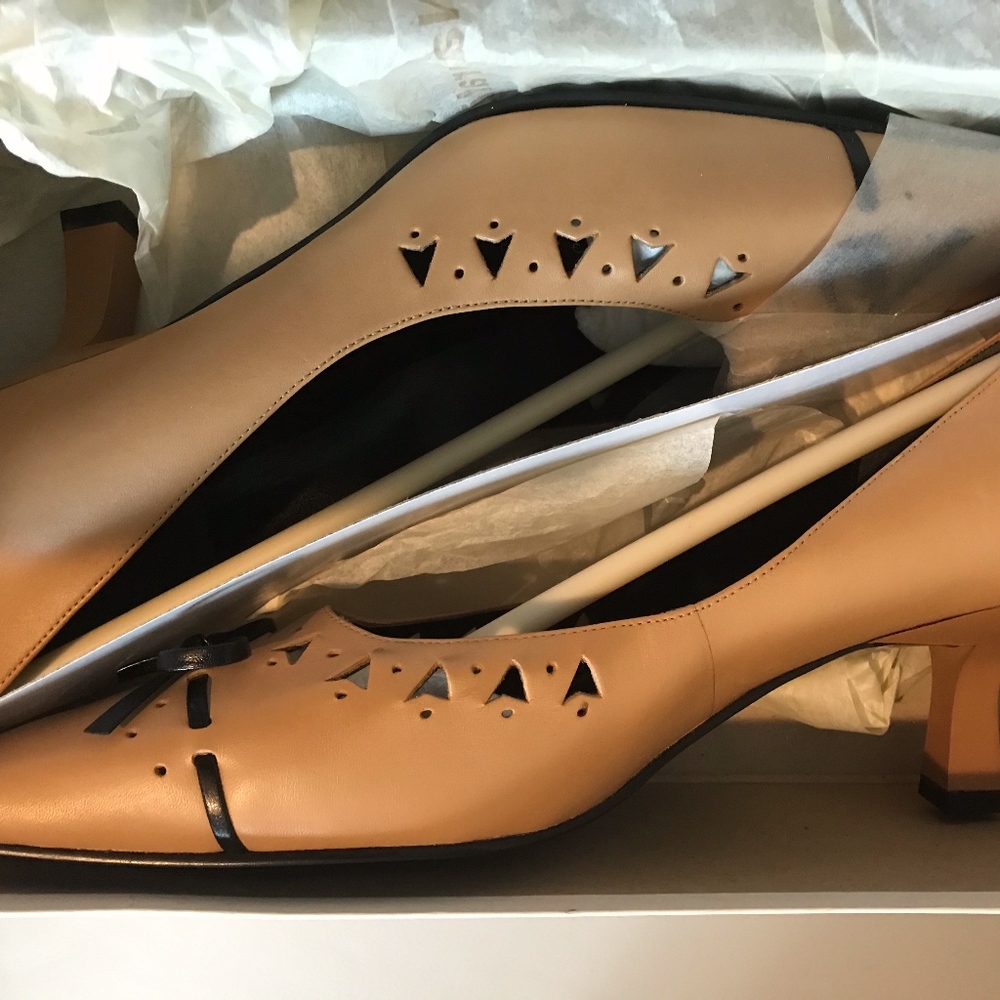 Carmel/Black Dress Shoes